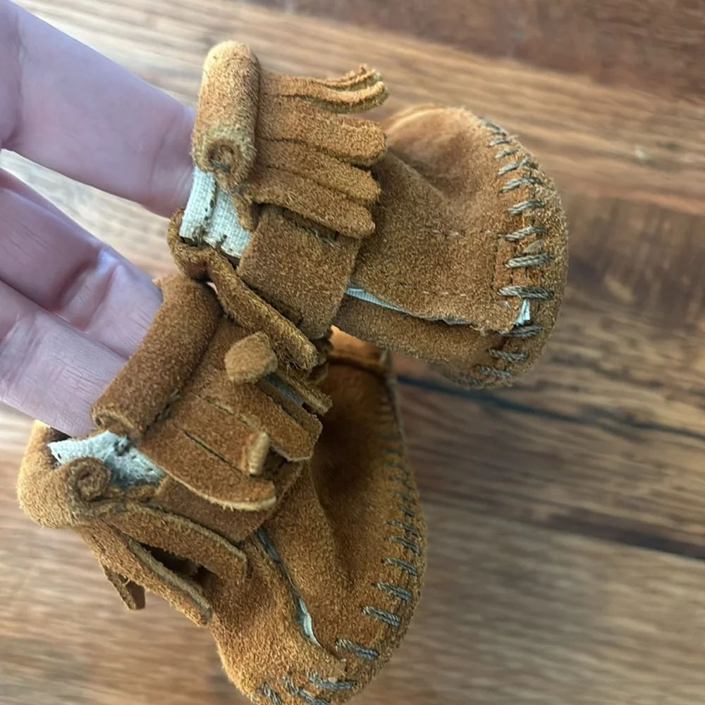 Minnetonka Fringe Back Flap Booties size 3